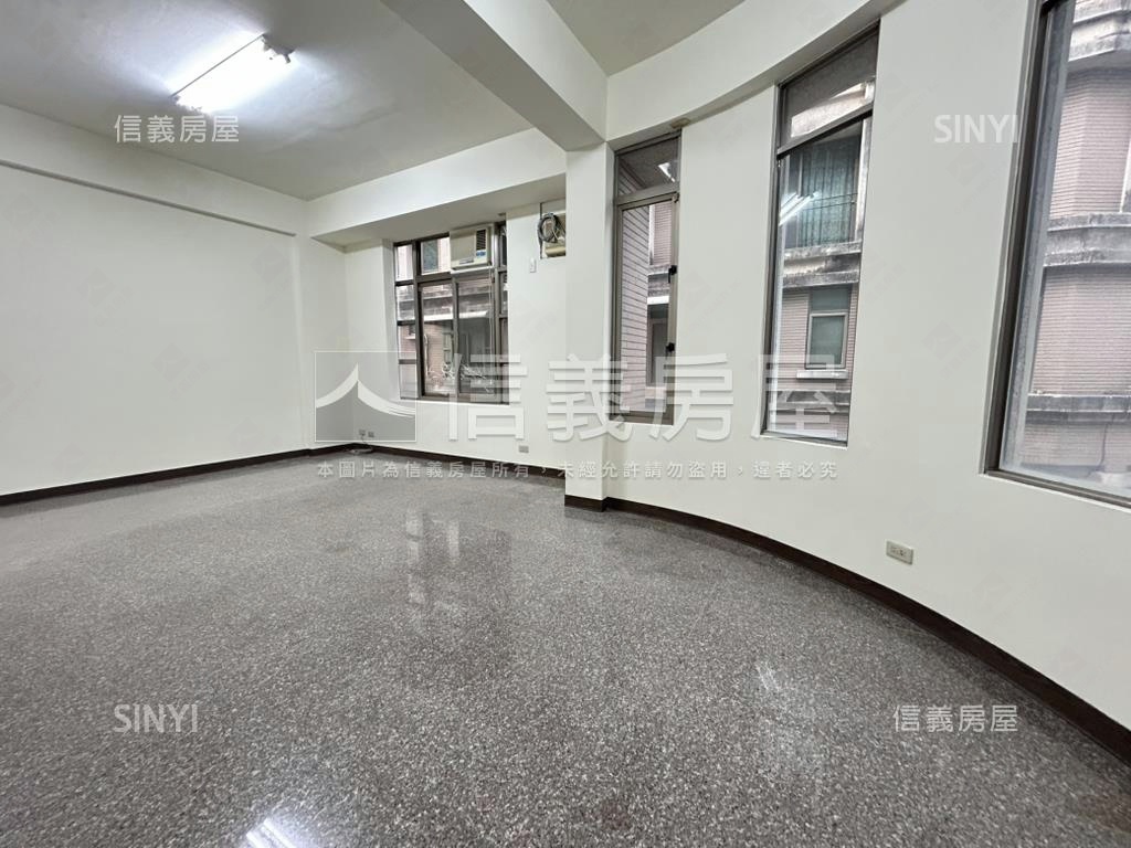 近奇美角窗邊間透天房屋室內格局與周邊環境