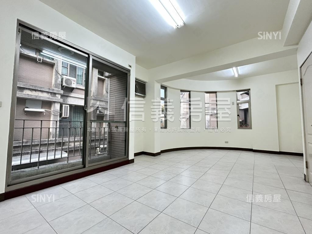 近奇美角窗邊間透天房屋室內格局與周邊環境