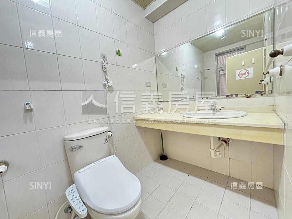 近奇美角窗邊間透天房屋室內格局與周邊環境