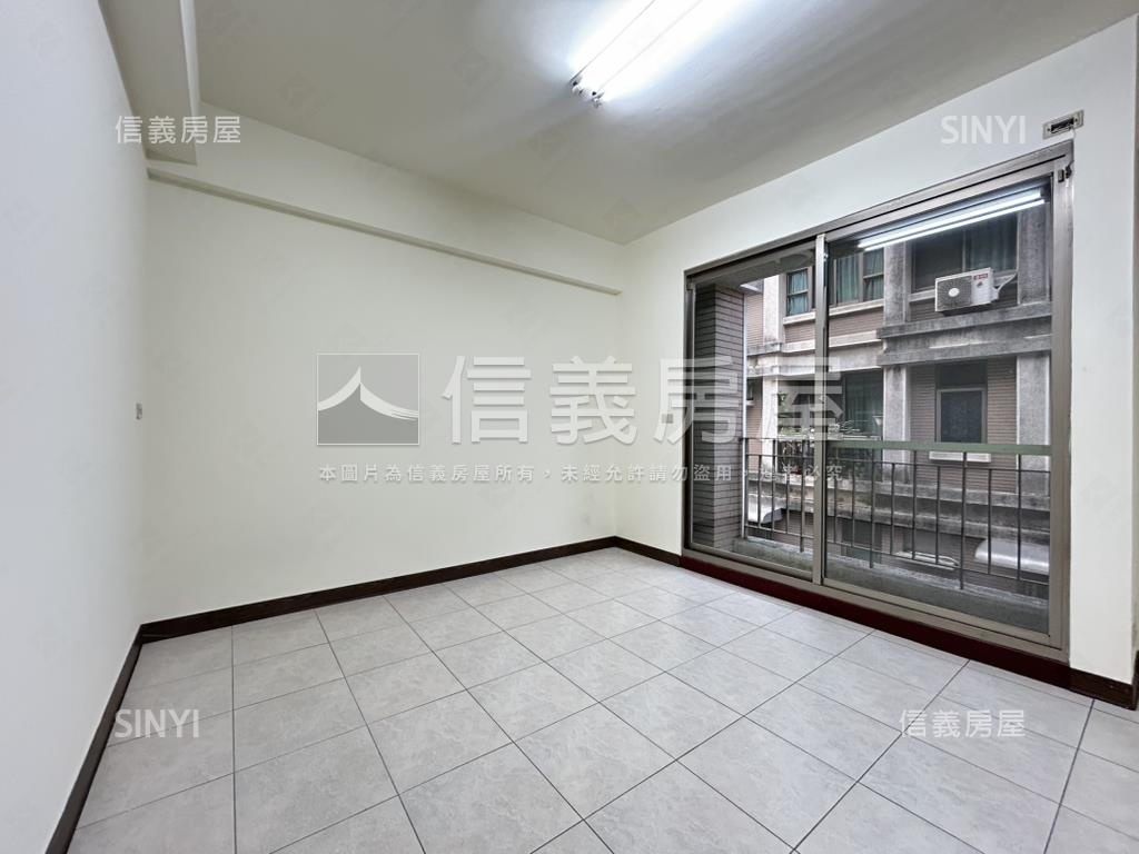 近奇美角窗邊間透天房屋室內格局與周邊環境