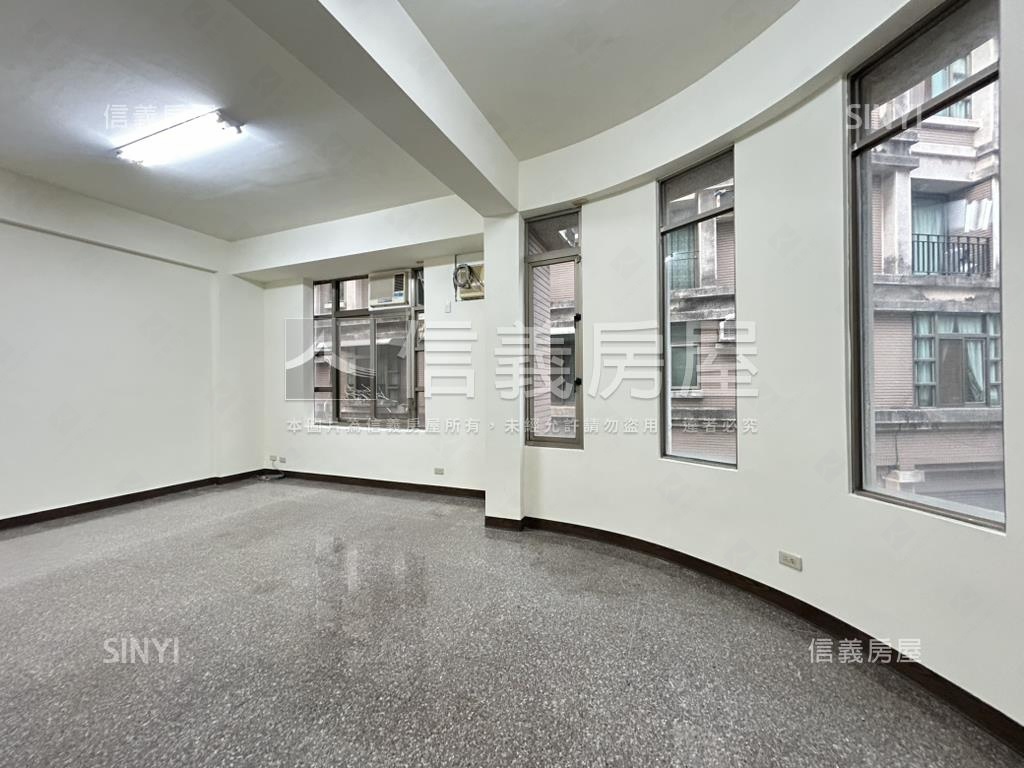 近奇美角窗邊間透天房屋室內格局與周邊環境