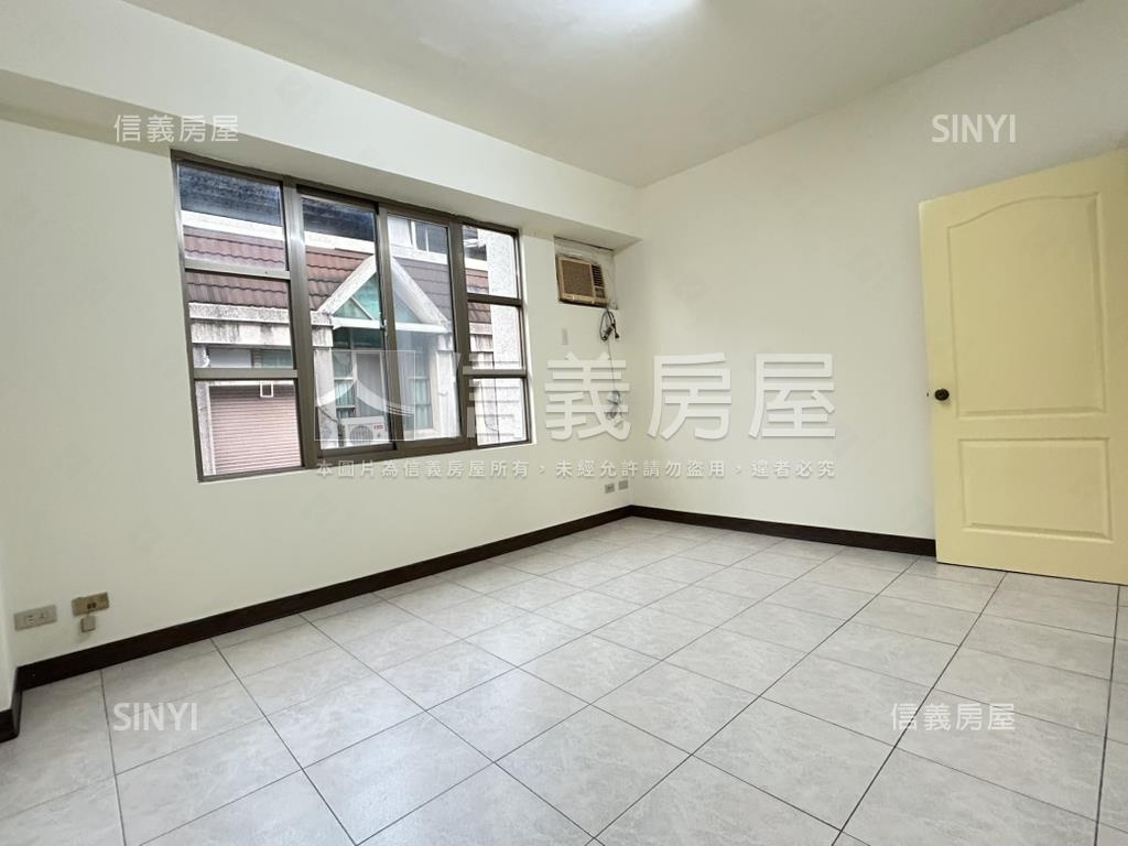 近奇美角窗邊間透天房屋室內格局與周邊環境