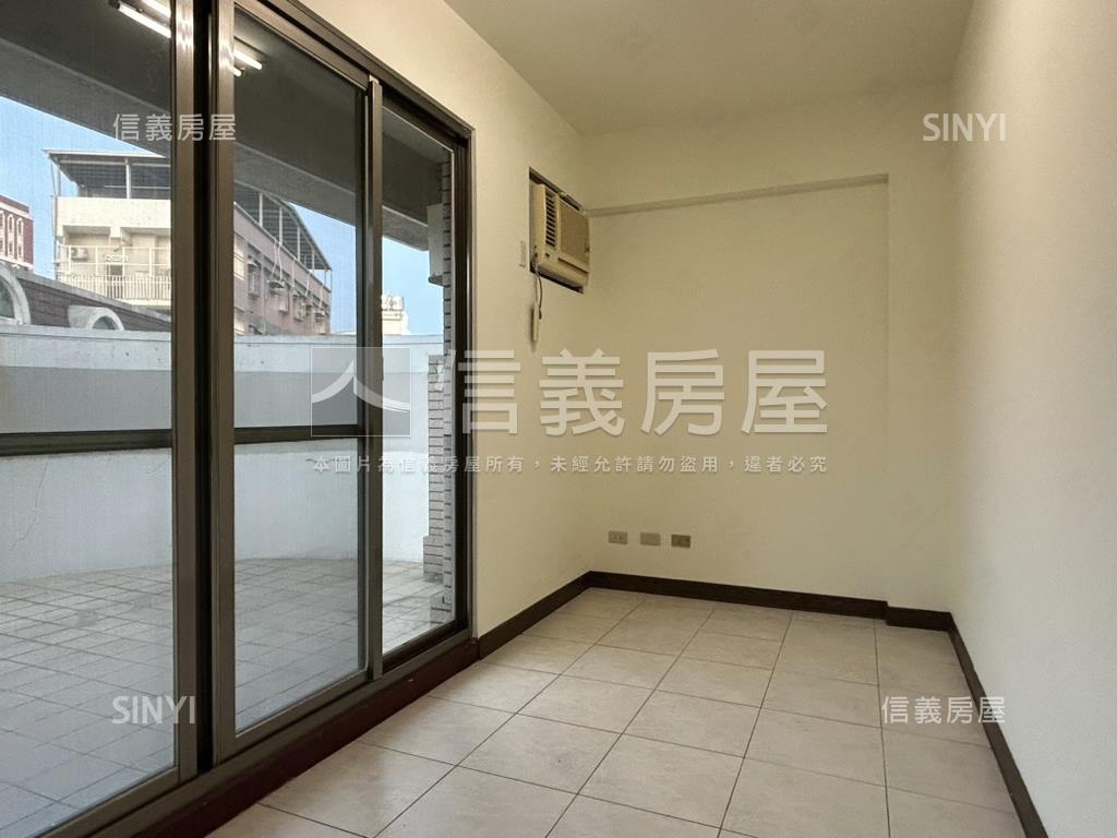 近奇美角窗邊間透天房屋室內格局與周邊環境