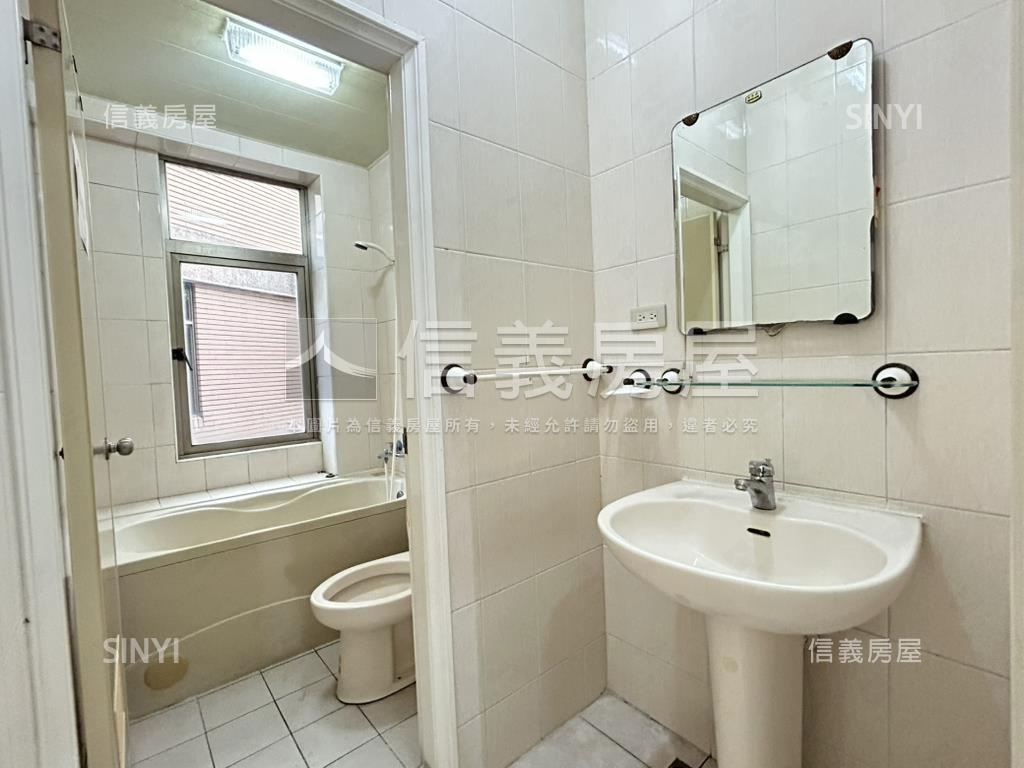 近奇美角窗邊間透天房屋室內格局與周邊環境