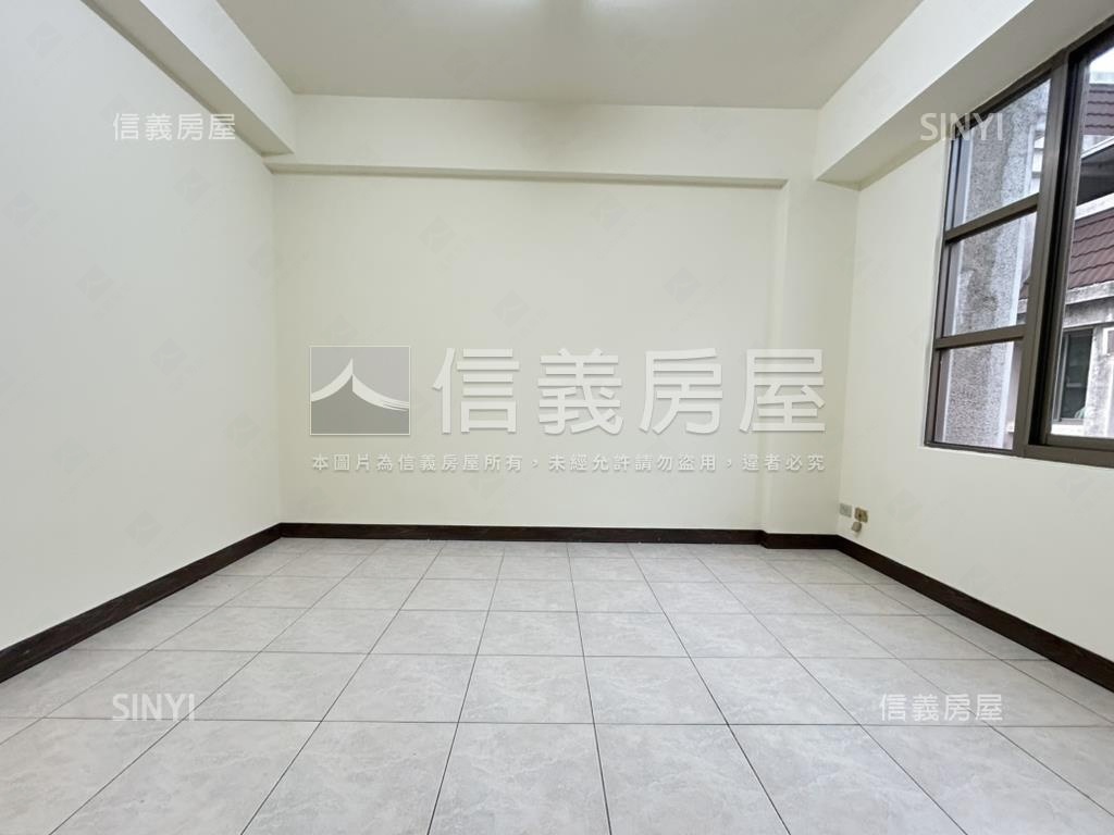 近奇美角窗邊間透天房屋室內格局與周邊環境