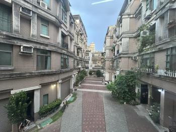 近奇美角窗邊間透天