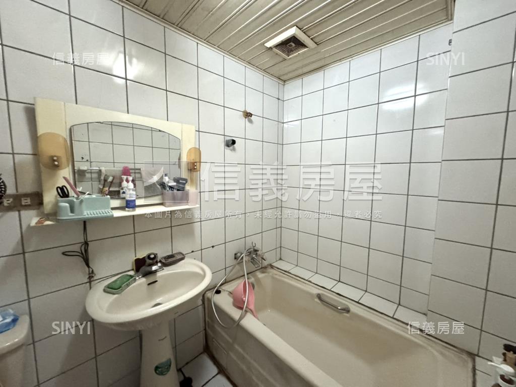 家樂福旁電梯三房房屋室內格局與周邊環境