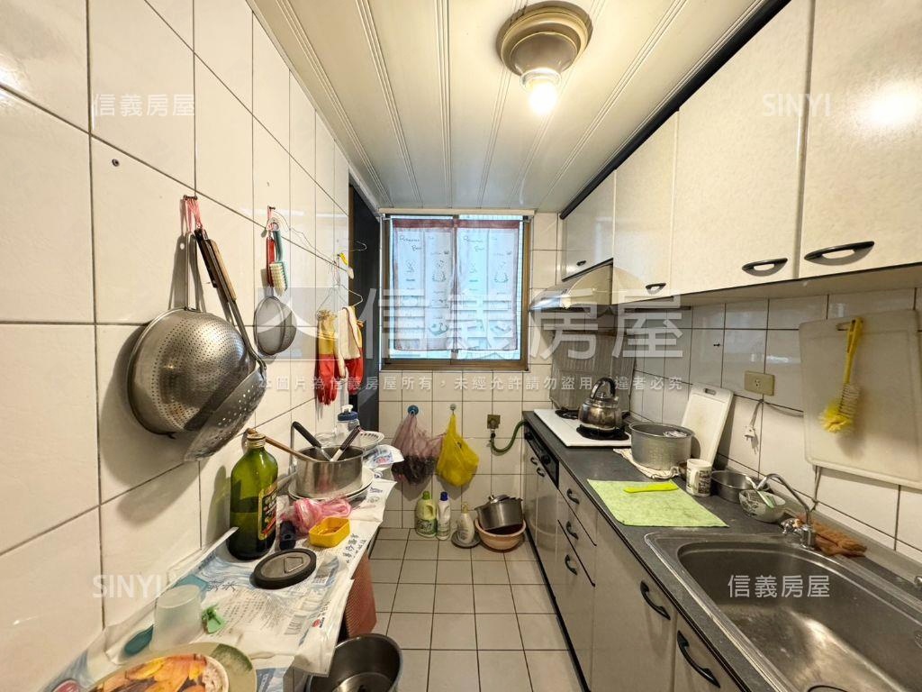 捷運高樓層三房坡平車位房屋室內格局與周邊環境