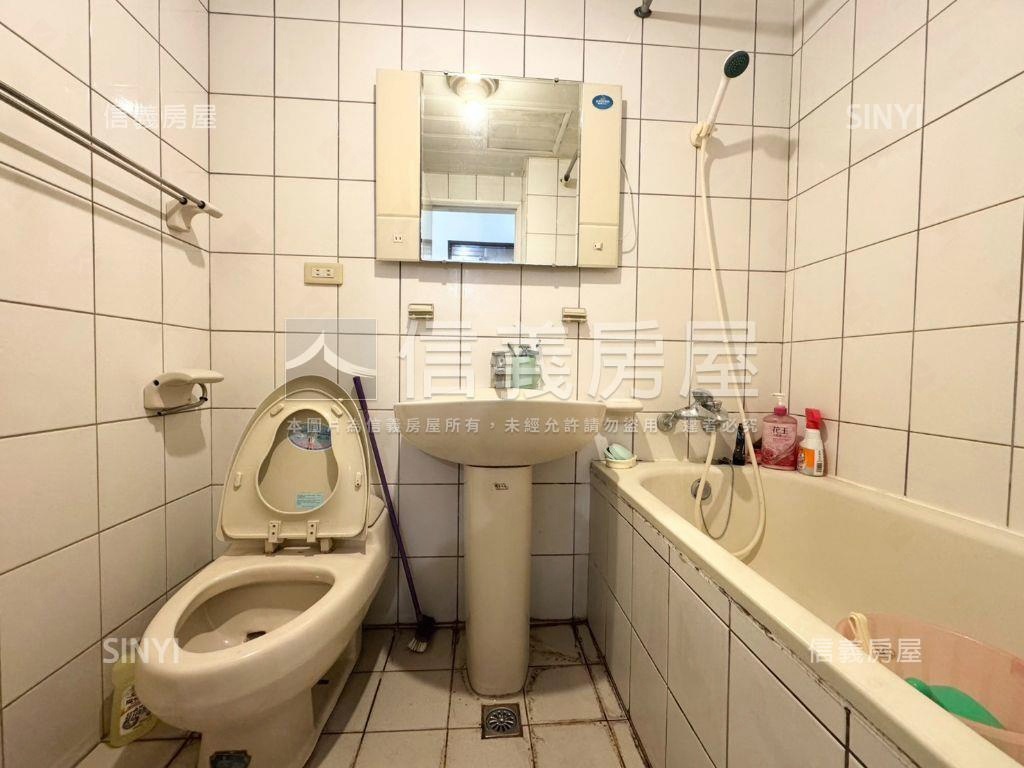 捷運高樓層三房坡平車位房屋室內格局與周邊環境