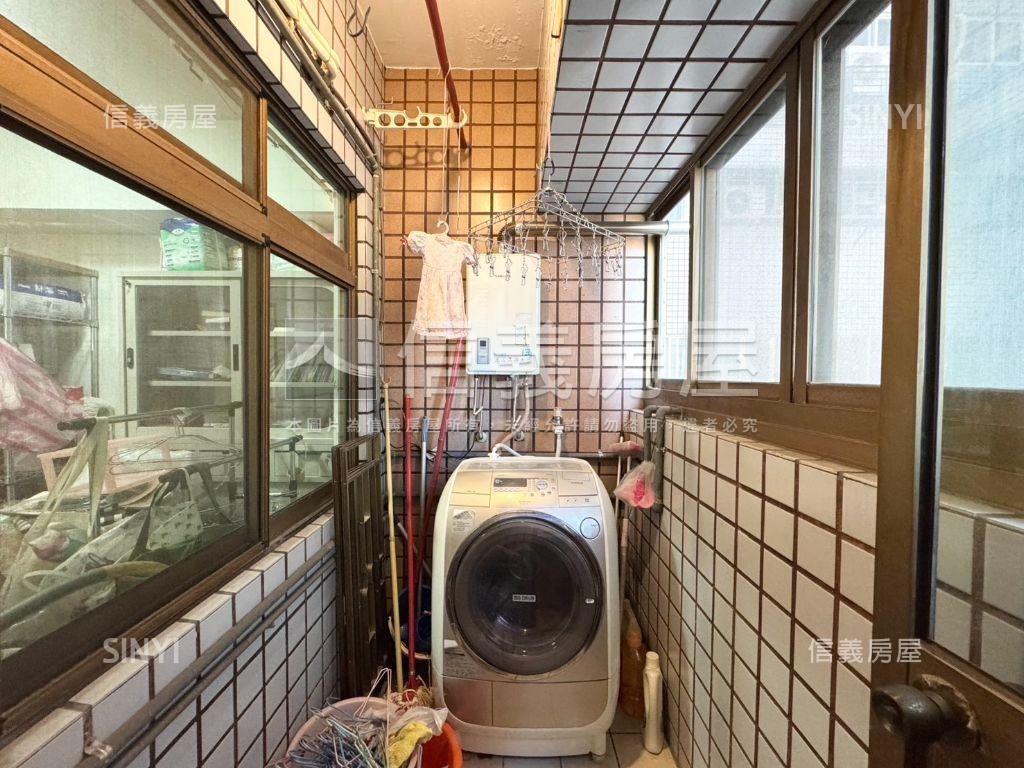 捷運高樓層三房坡平車位房屋室內格局與周邊環境