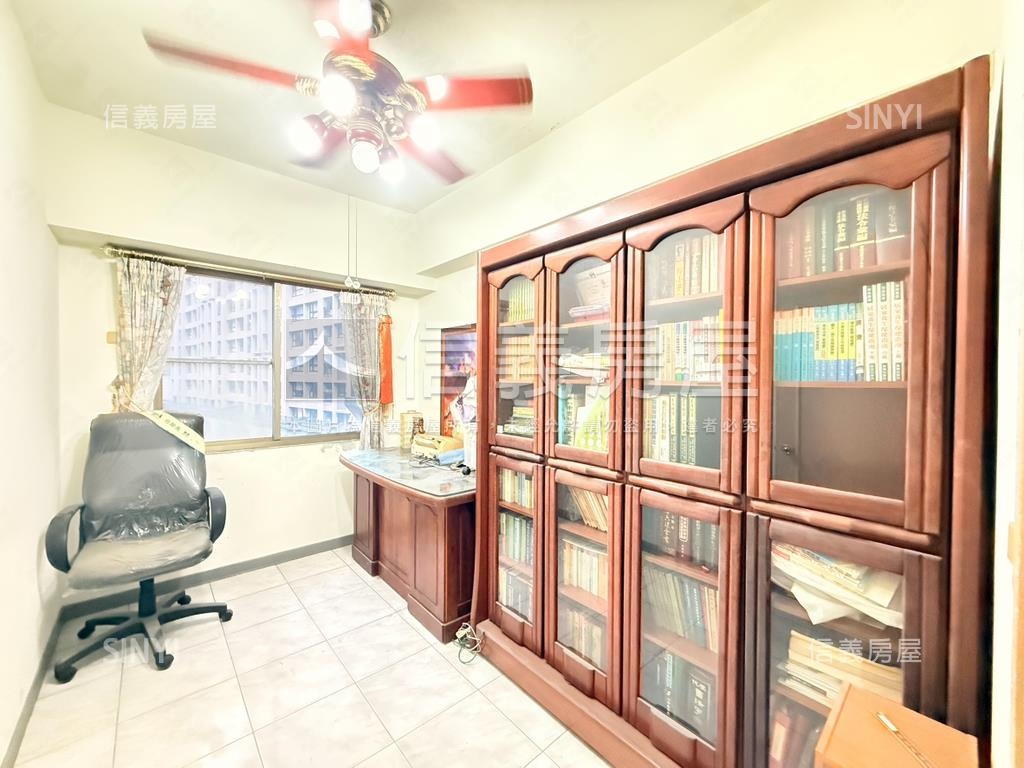 近長庚邊間４房車位房屋室內格局與周邊環境