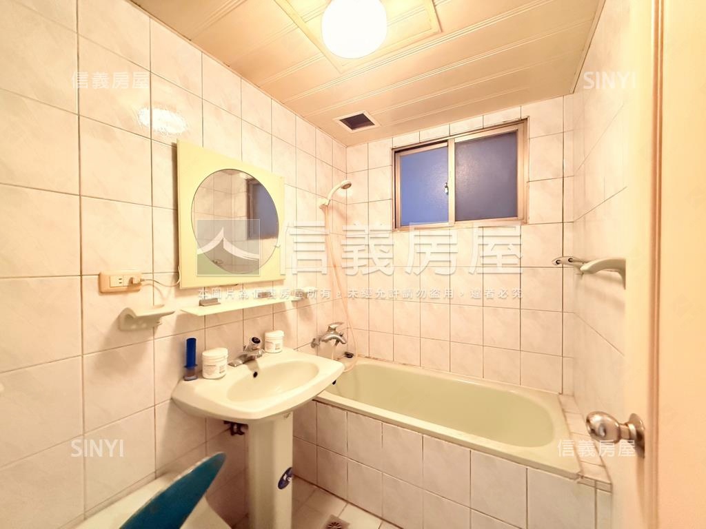 近長庚邊間４房車位房屋室內格局與周邊環境