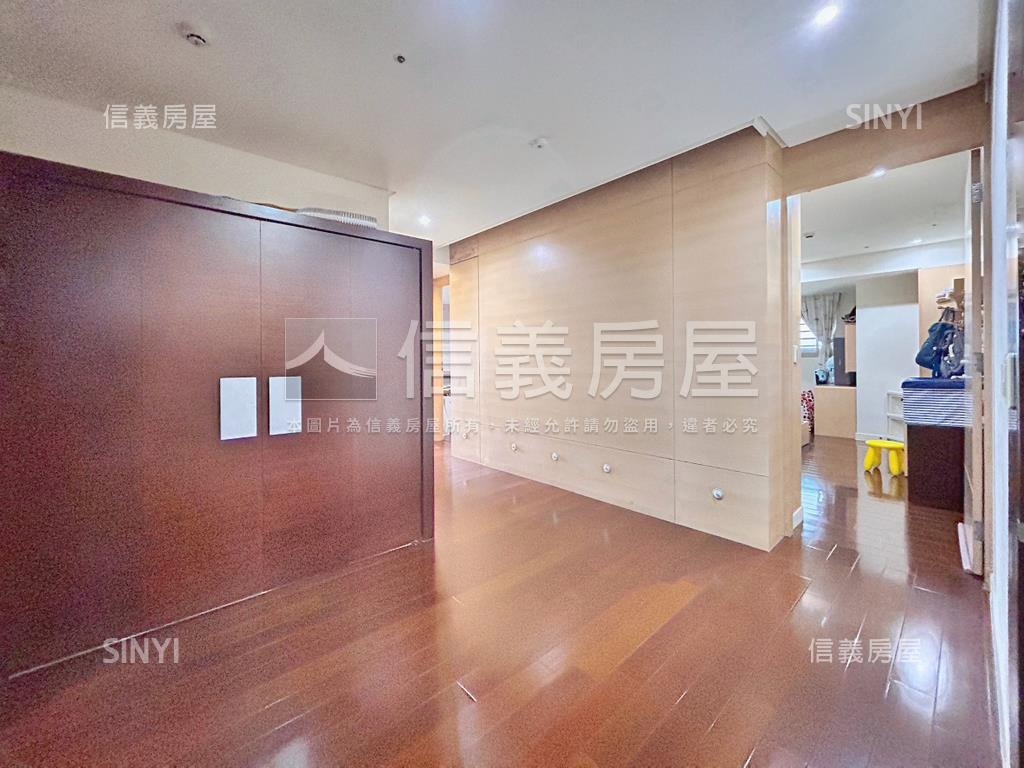 鋼骨水鑽石三房平面車位房屋室內格局與周邊環境