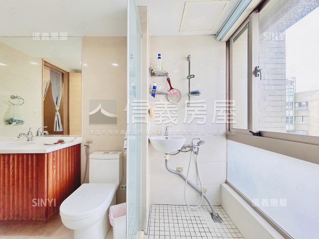 鋼骨水鑽石三房平面車位房屋室內格局與周邊環境