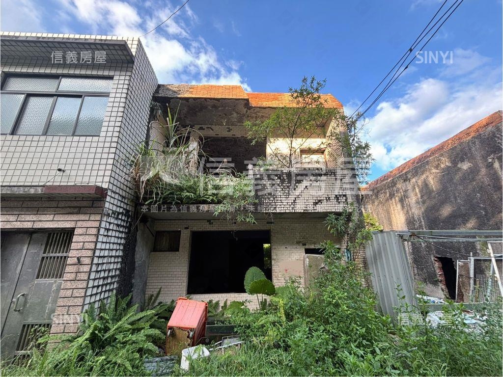 水晶山莊需大整修丙建透天房屋室內格局與周邊環境