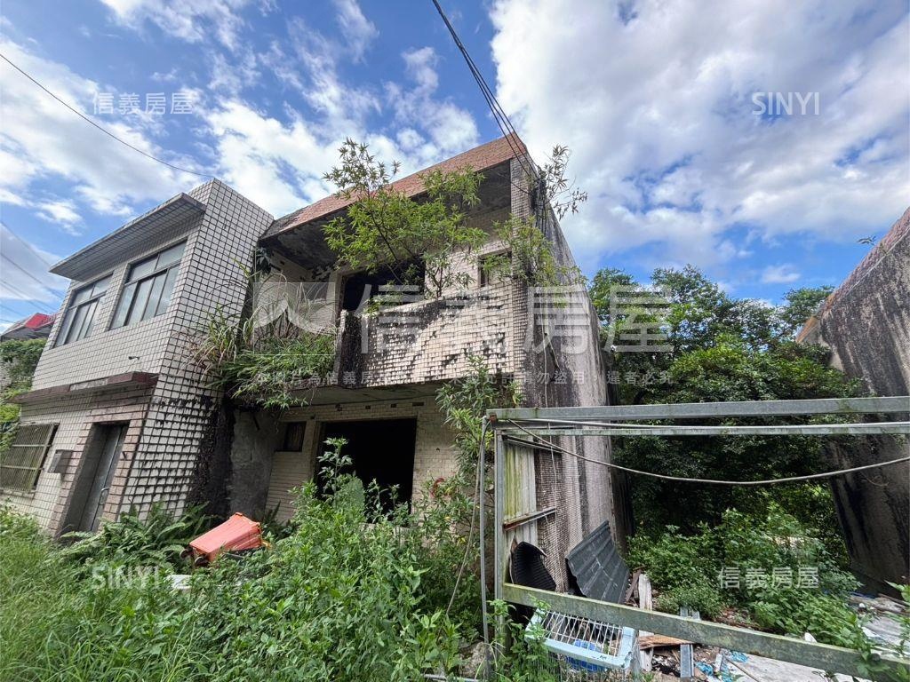 水晶山莊需大整修丙建透天房屋室內格局與周邊環境