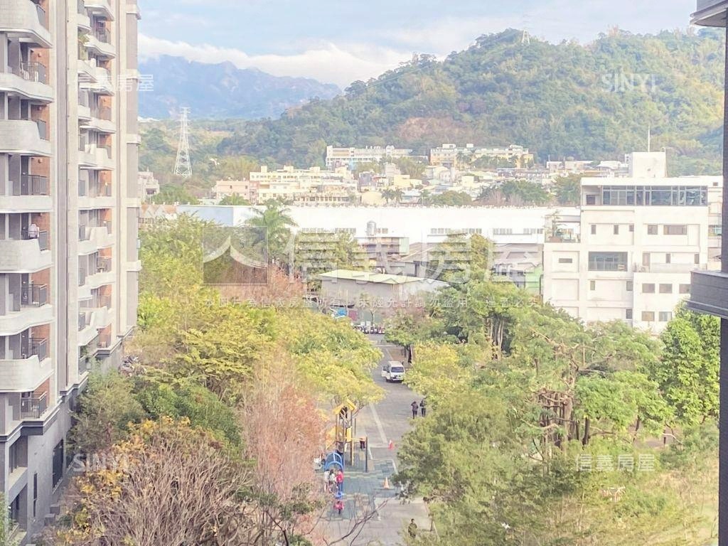 面公園觀山景三房美裝潢房屋室內格局與周邊環境