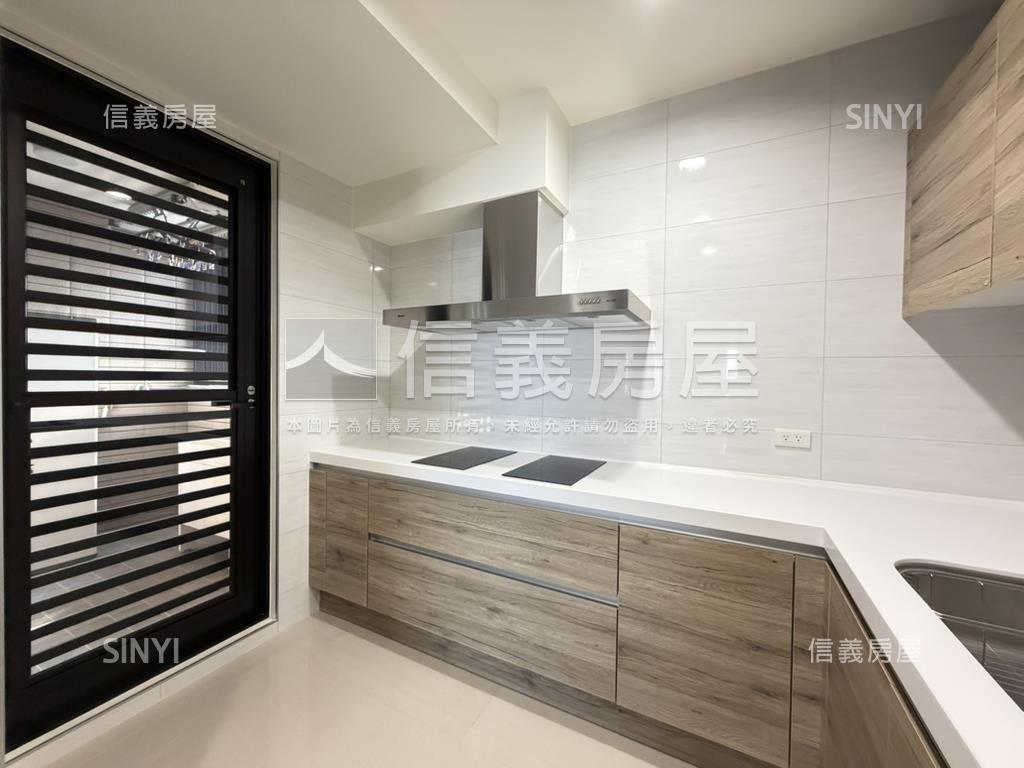 成大林森天際豪邸三平車房屋室內格局與周邊環境