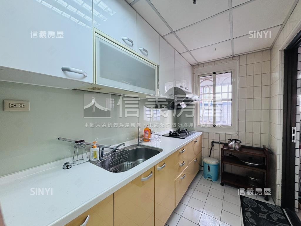 警察一村採光靚三房房屋室內格局與周邊環境