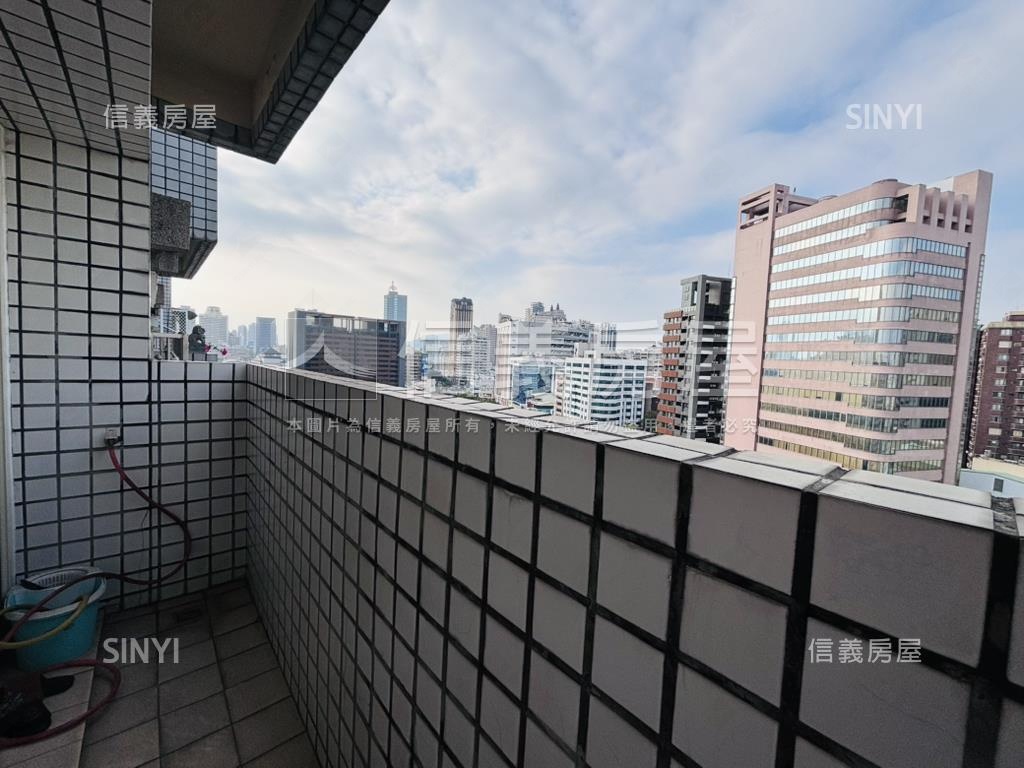 警察一村採光靚三房房屋室內格局與周邊環境