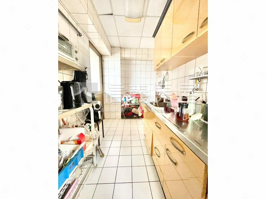 凱撒高樓層四房車位房屋室內格局與周邊環境