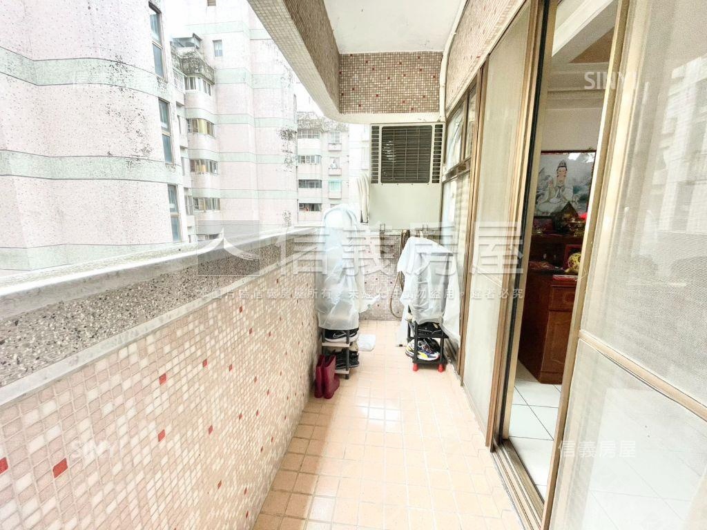 凱撒高樓層四房車位房屋室內格局與周邊環境