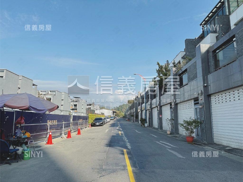 鴻邑雲山硯Ｃ棟兩房平車房屋室內格局與周邊環境