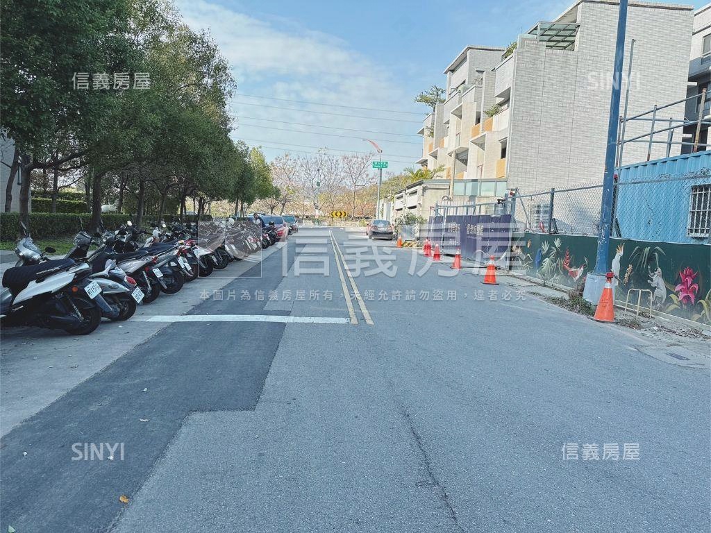 鴻邑雲山硯Ｃ棟兩房平車房屋室內格局與周邊環境