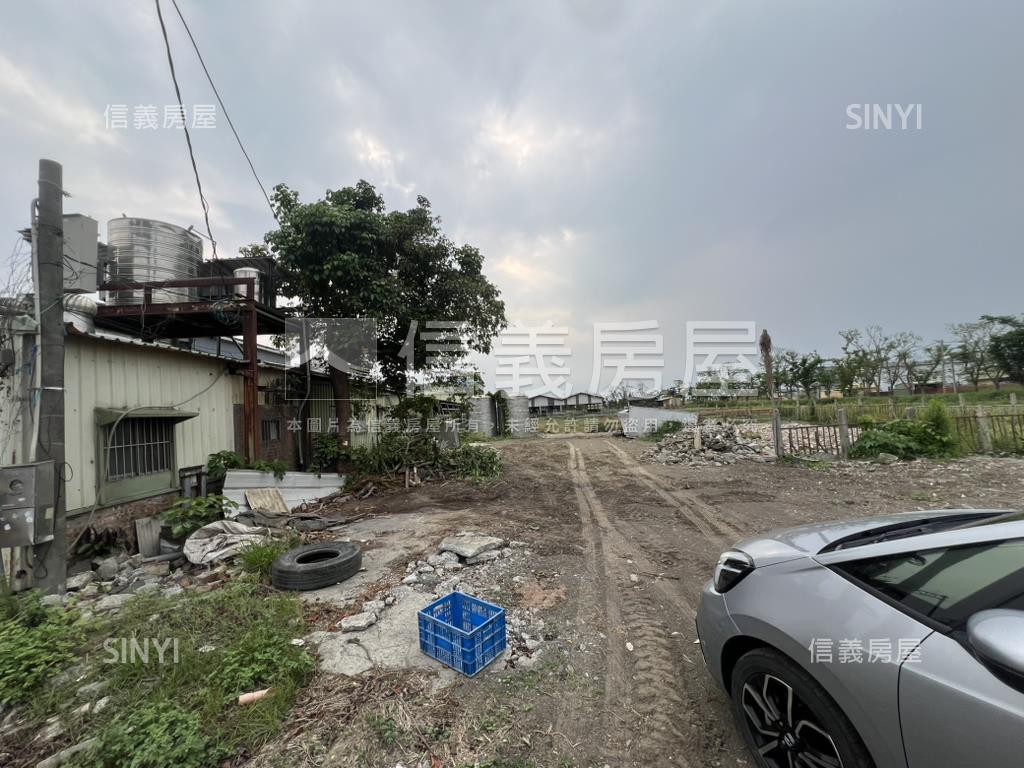 新營酪農牛畜舍房屋室內格局與周邊環境