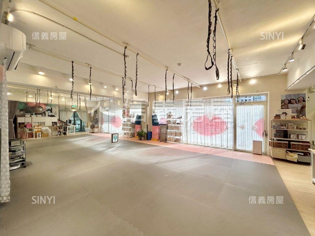 悠森朵夫大面寬金店面房屋室內格局與周邊環境