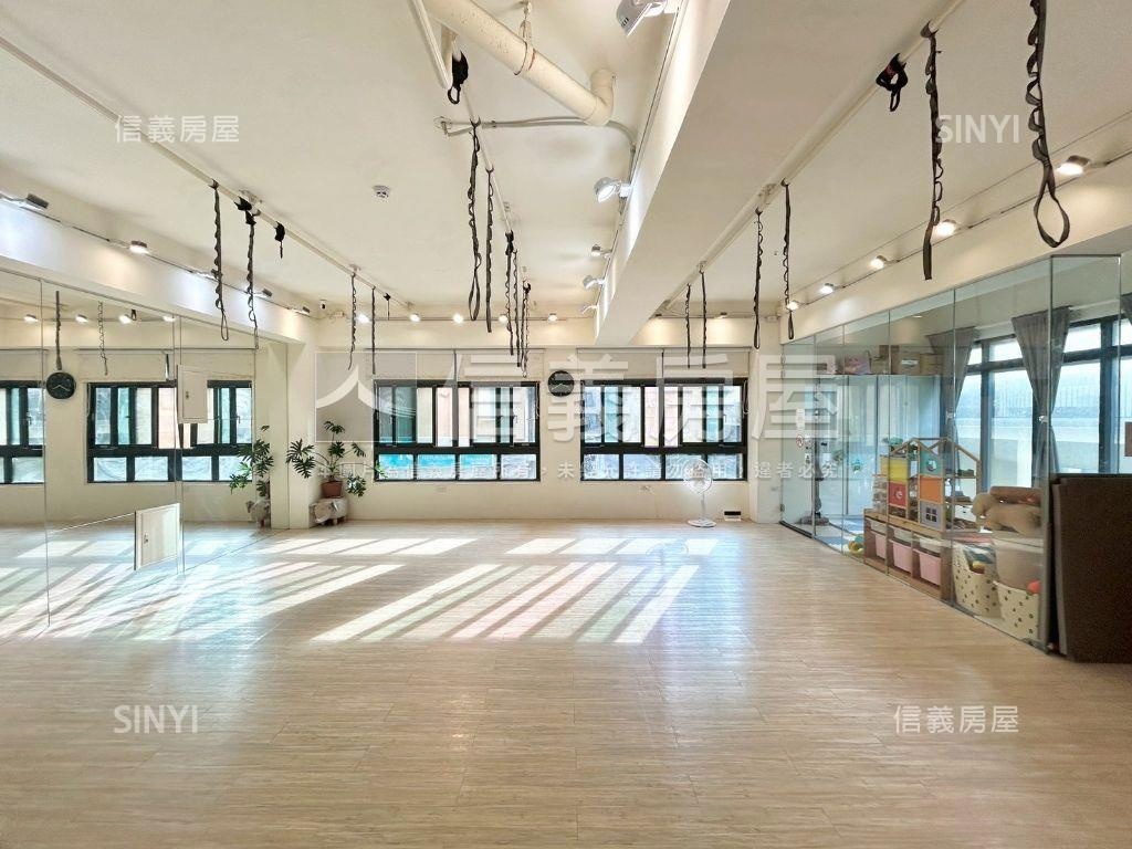 悠森朵夫大面寬金店面房屋室內格局與周邊環境