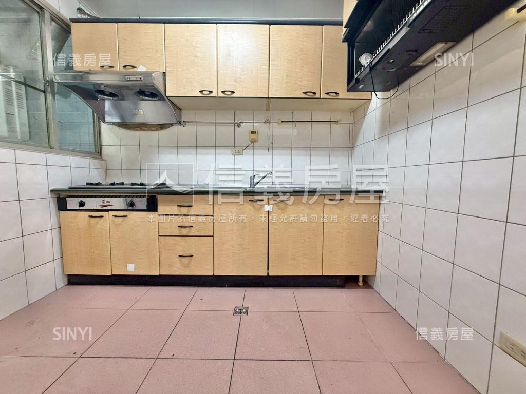 台北明珠方正三房車位房屋室內格局與周邊環境