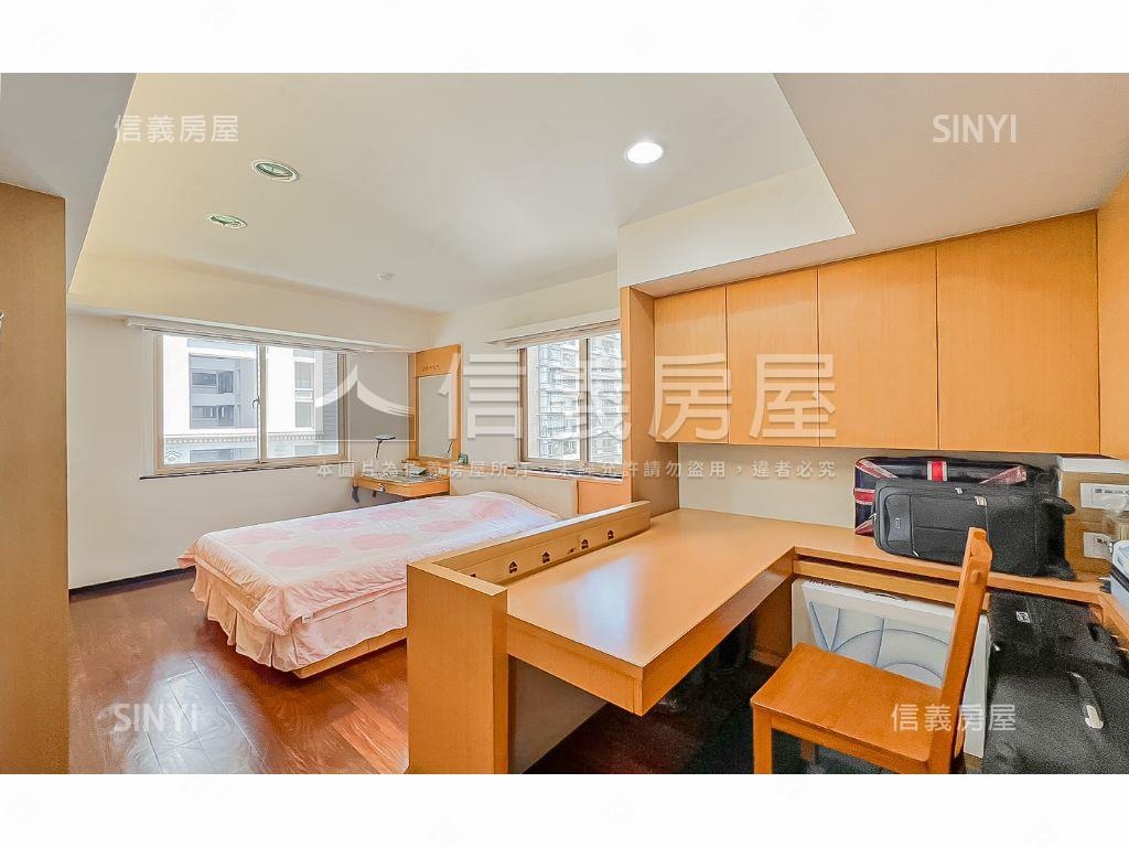 ★天璽邊間三面採光精裝戶房屋室內格局與周邊環境