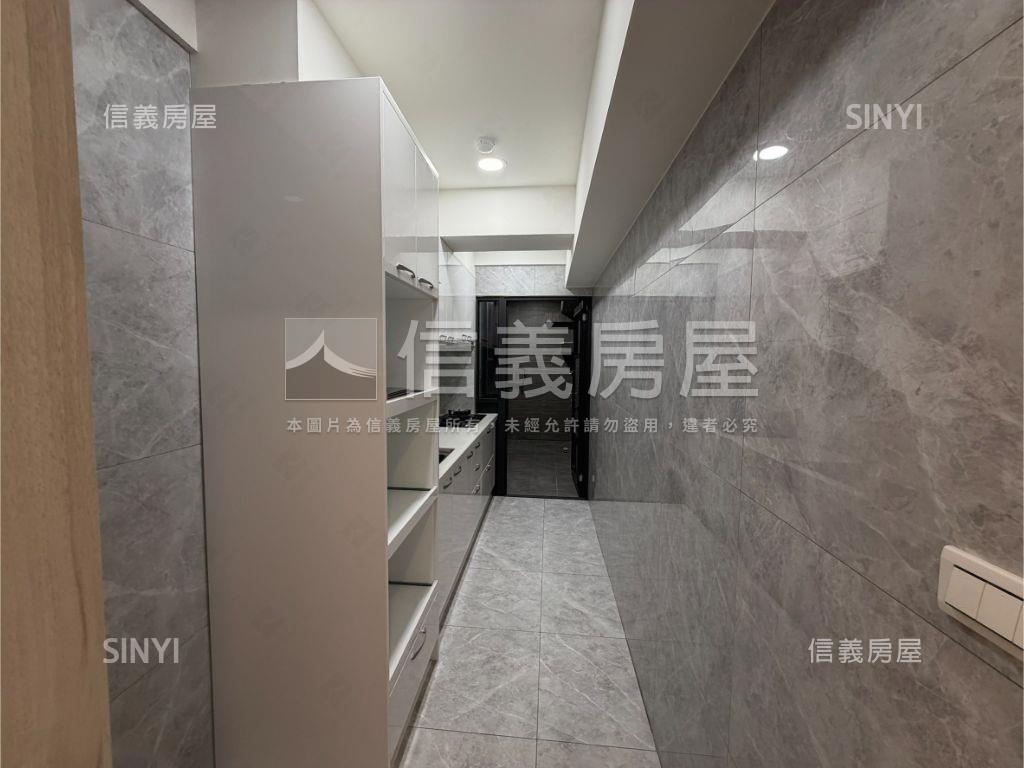 近徐匯捷運四房坡平車位房屋室內格局與周邊環境