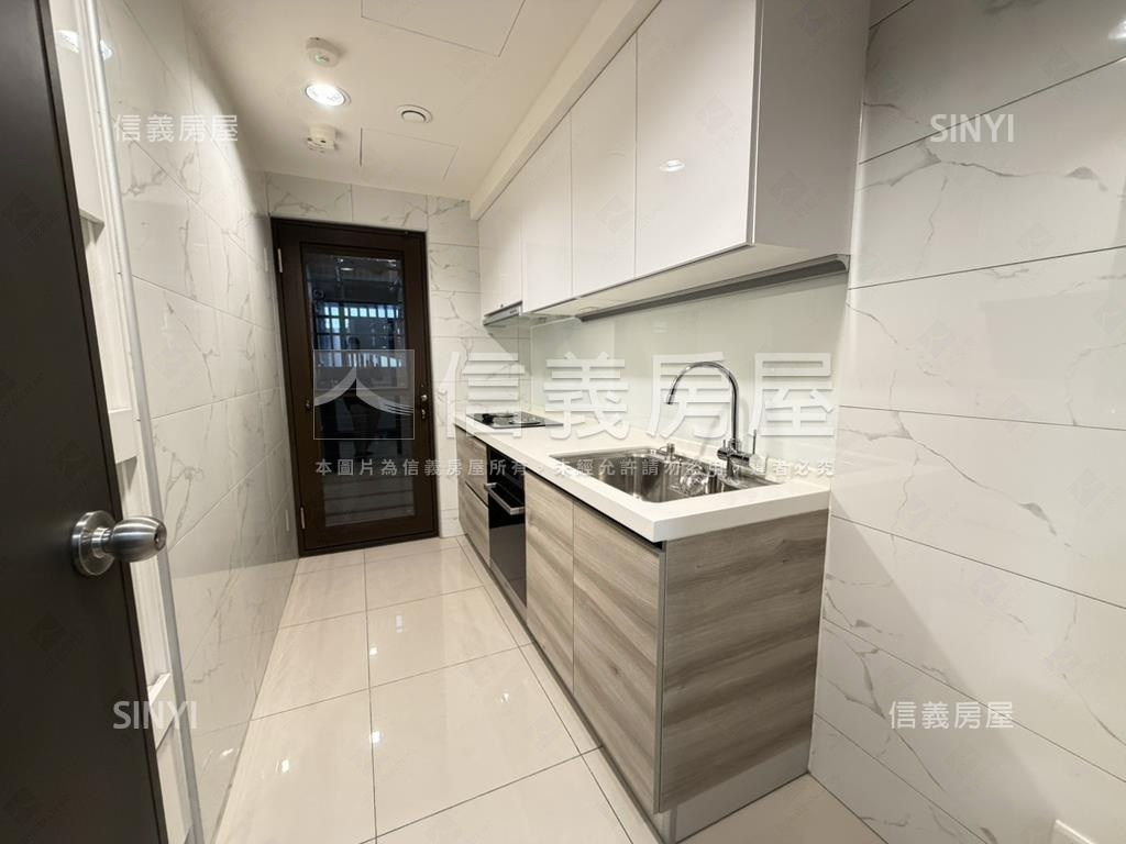 中國醫精裝潢三房平車美案房屋室內格局與周邊環境