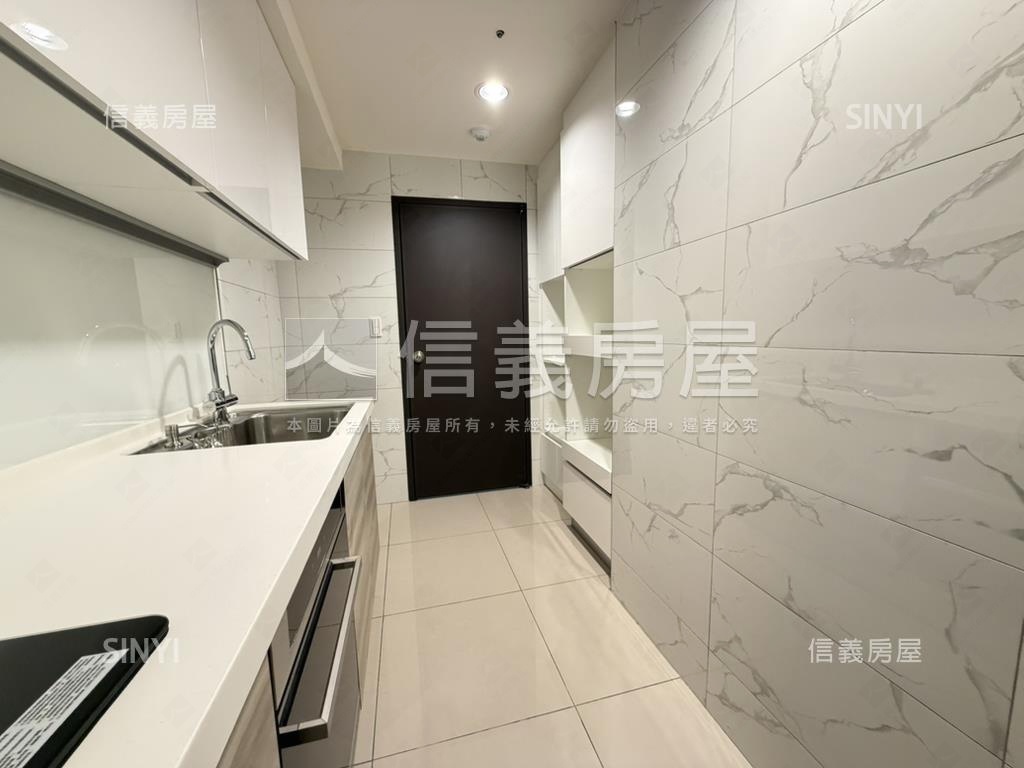 中國醫精裝潢三房平車美案房屋室內格局與周邊環境