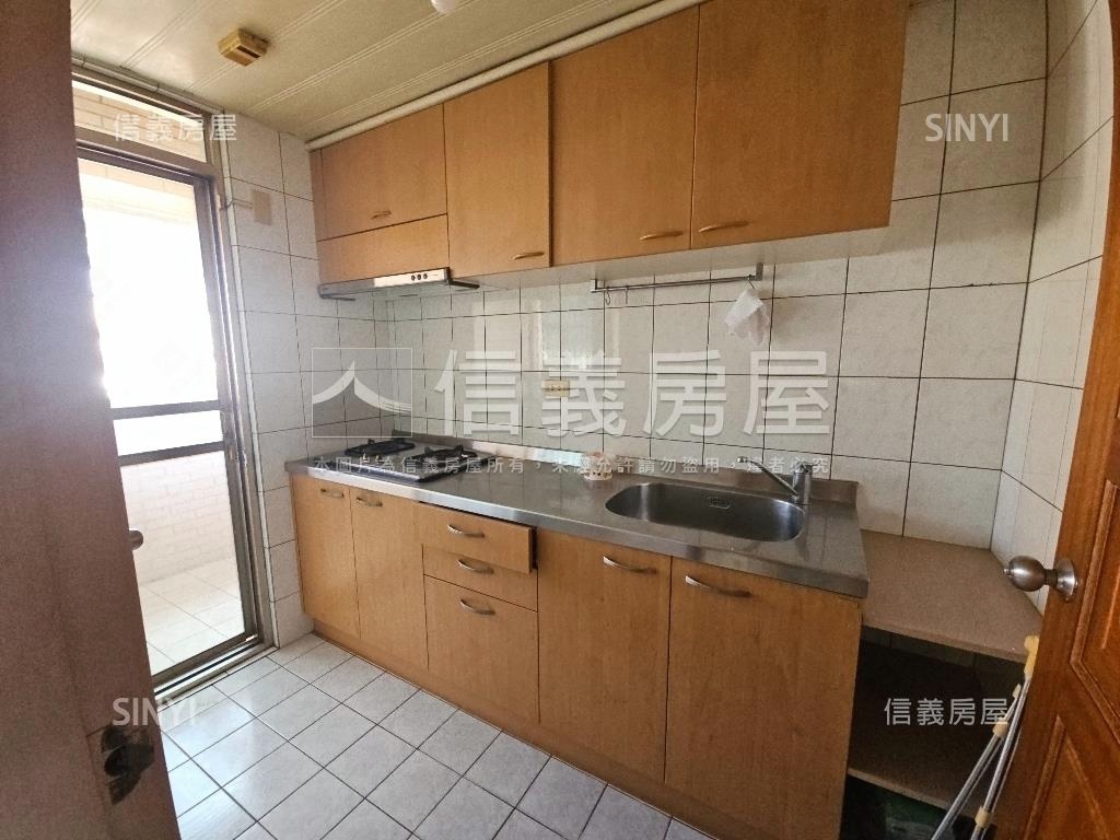 民族路電梯三房車位房屋室內格局與周邊環境