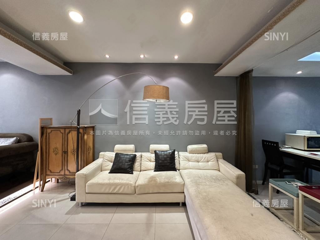 正忠孝東路樹影搖曳二樓房屋室內格局與周邊環境