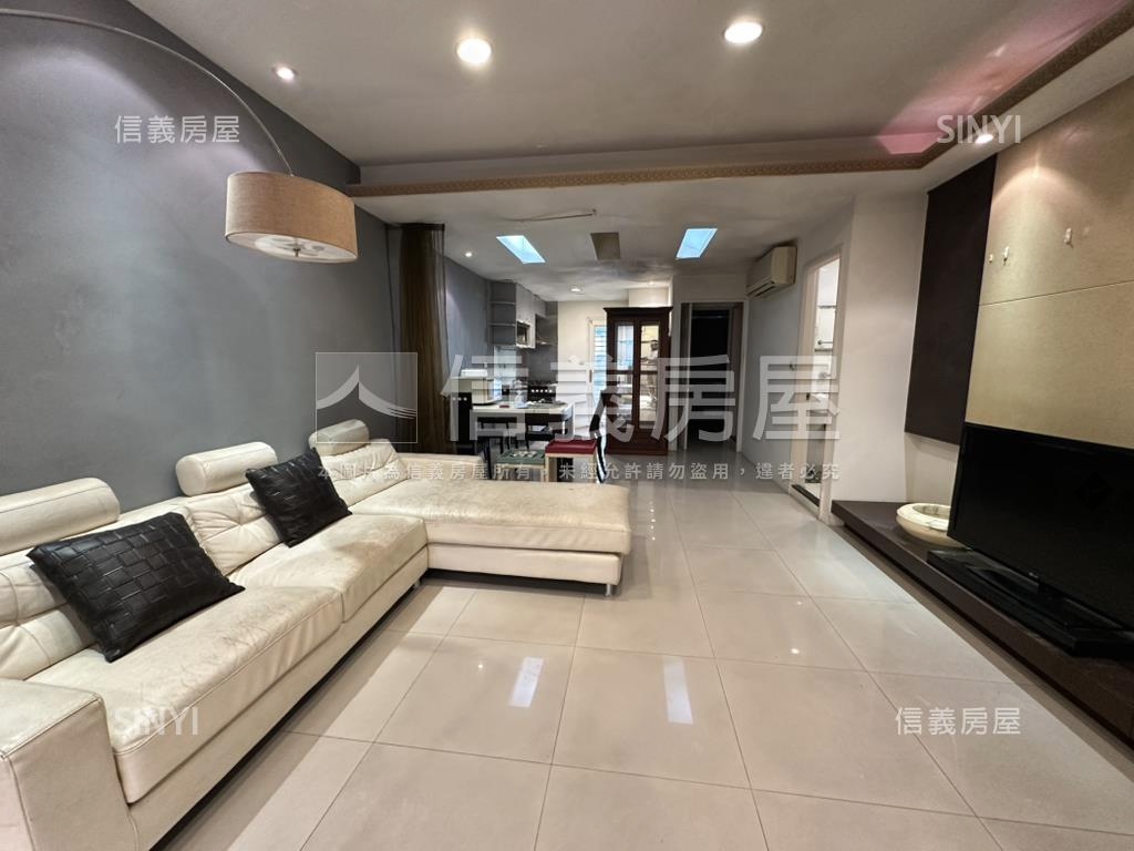 正忠孝東路樹影搖曳二樓房屋室內格局與周邊環境