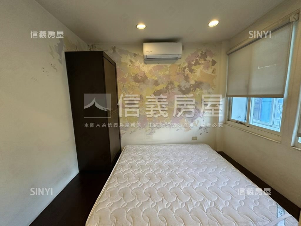 正忠孝東路樹影搖曳二樓房屋室內格局與周邊環境