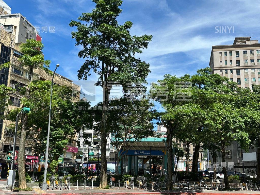 正忠孝東路樹影搖曳二樓房屋室內格局與周邊環境