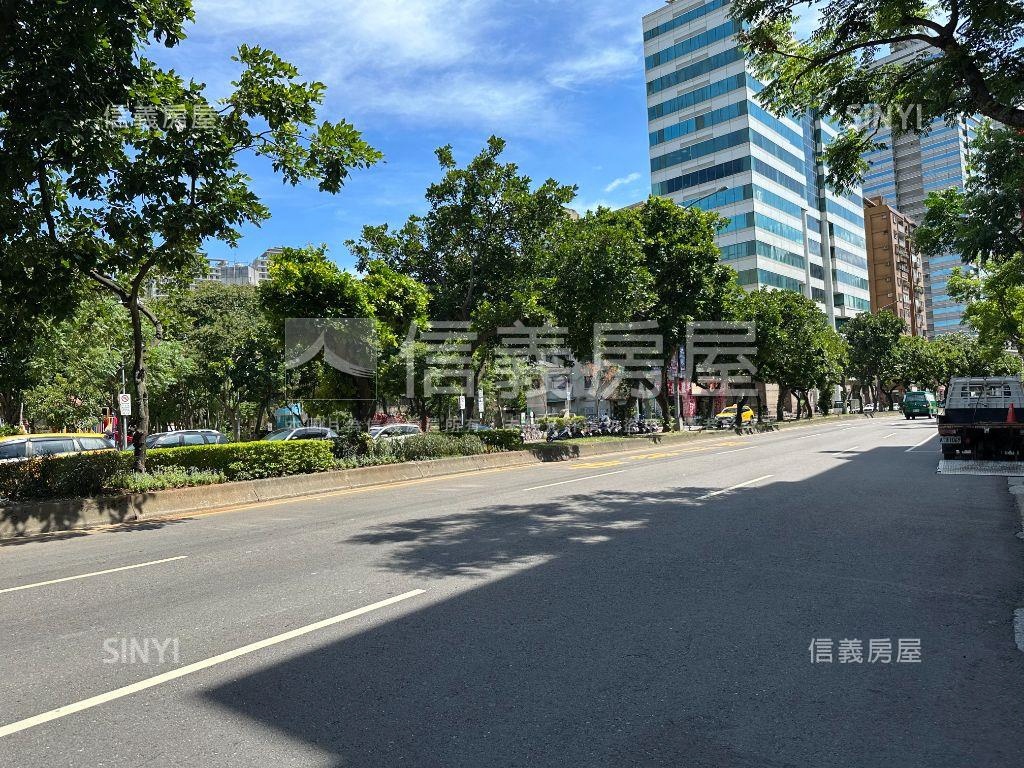 正忠孝東路樹影搖曳二樓房屋室內格局與周邊環境