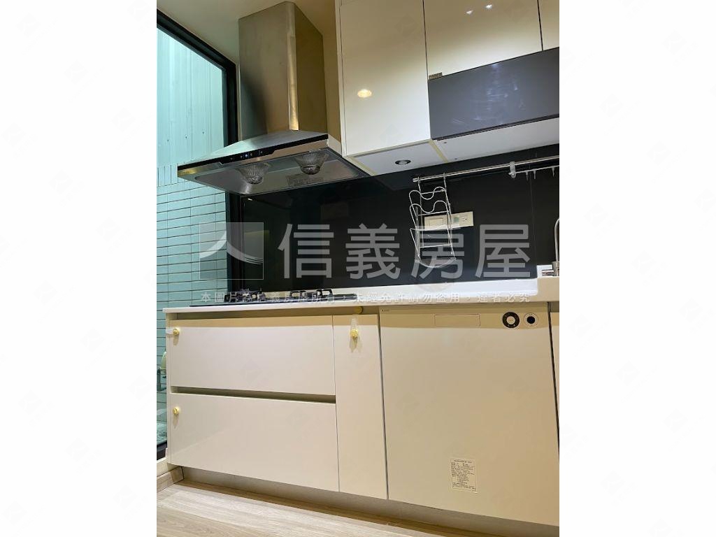 信義街公園旁新穎美墅房屋室內格局與周邊環境