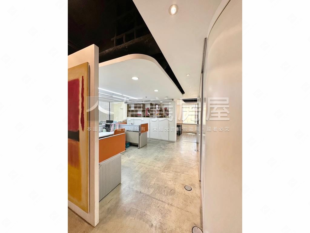 ☆高樓裝潢稀有釋出商辦☆房屋室內格局與周邊環境