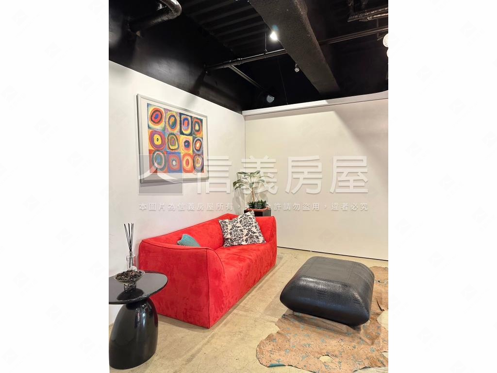 ☆高樓裝潢稀有釋出商辦☆房屋室內格局與周邊環境