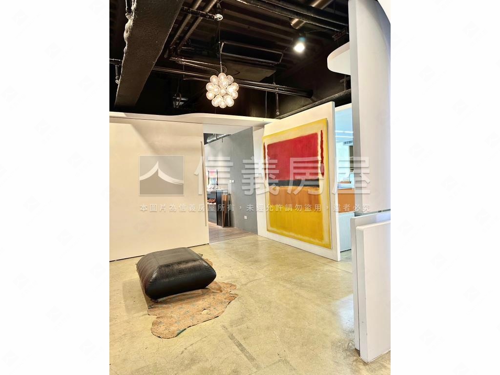 ☆高樓裝潢稀有釋出商辦☆房屋室內格局與周邊環境