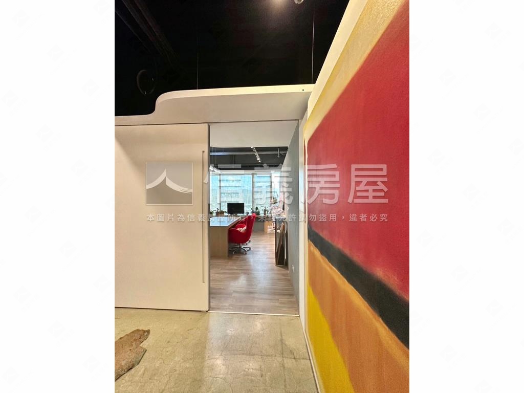 ☆高樓裝潢稀有釋出商辦☆房屋室內格局與周邊環境