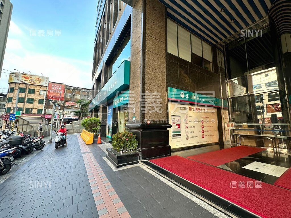 ☆高樓裝潢稀有釋出商辦☆房屋室內格局與周邊環境