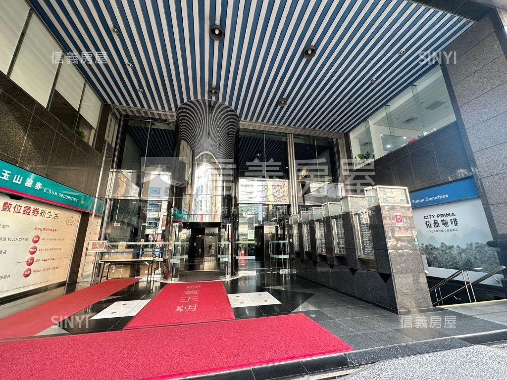 ☆高樓裝潢稀有釋出商辦☆房屋室內格局與周邊環境