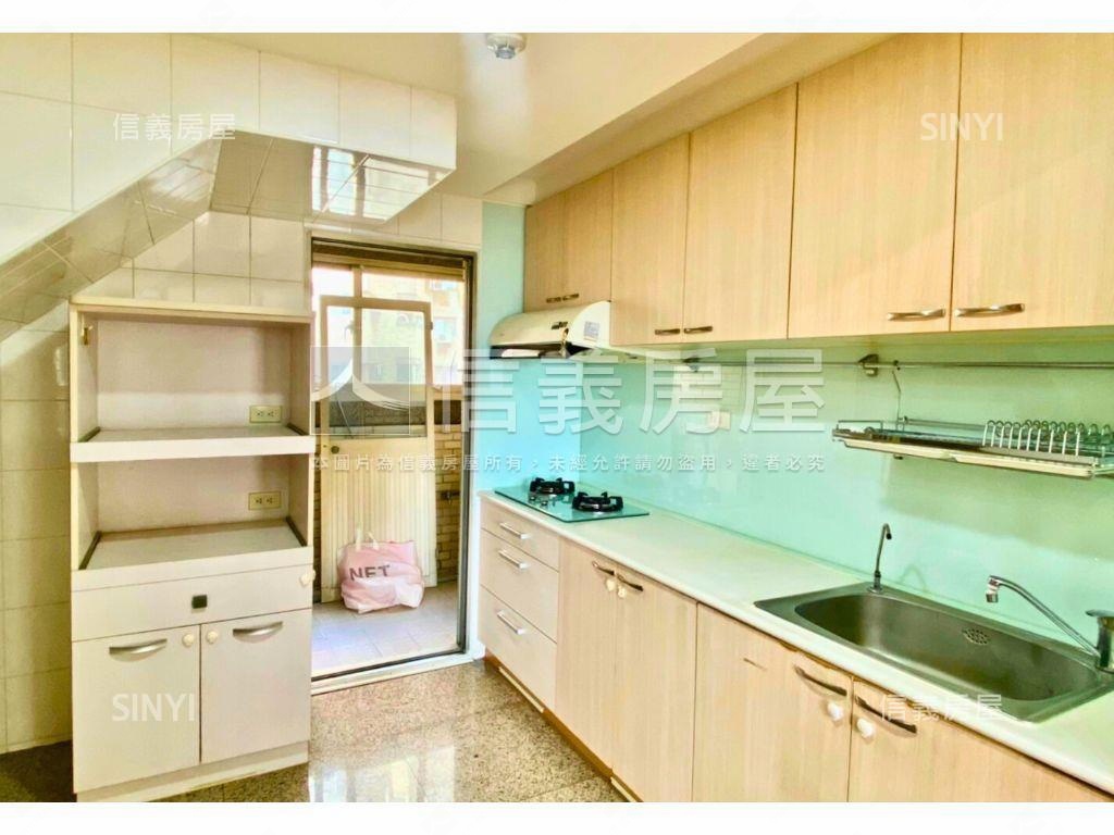 先看大業學苑四房平面車位房屋室內格局與周邊環境